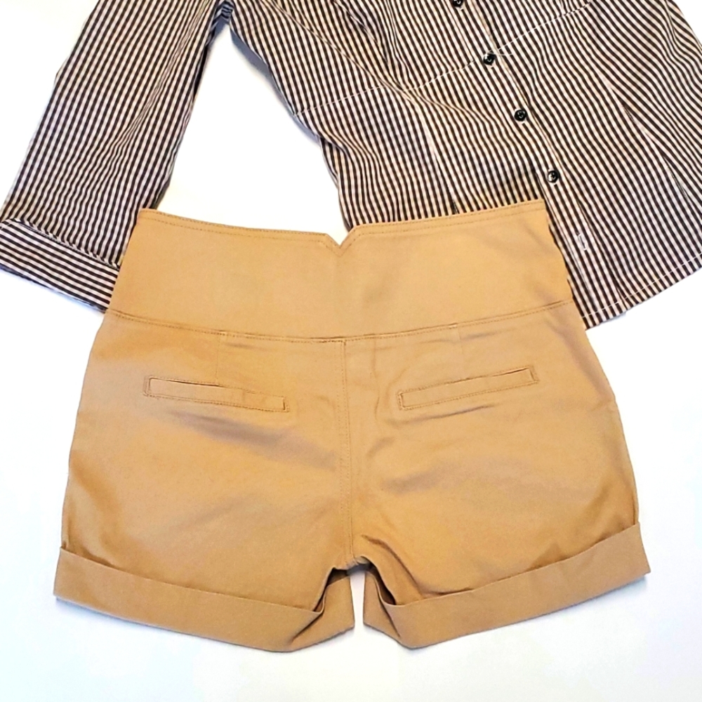 Stylish Shorts - Picture 2 of 4